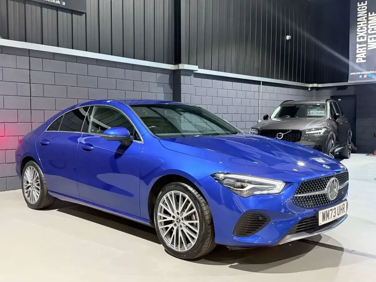 Usado Mercedes CLA200 Executive 163 HP (119 kW) 2024 Azul Coupé