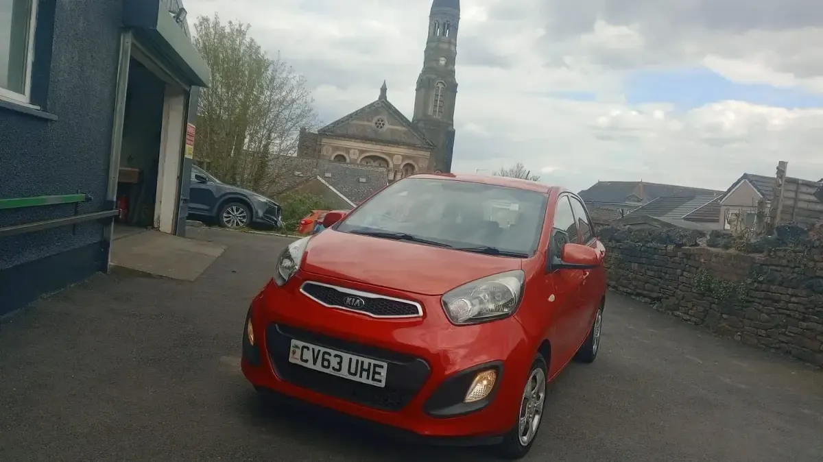 Used Kia Picanto 68 HP (50 kW) 2013 Red Hatchback