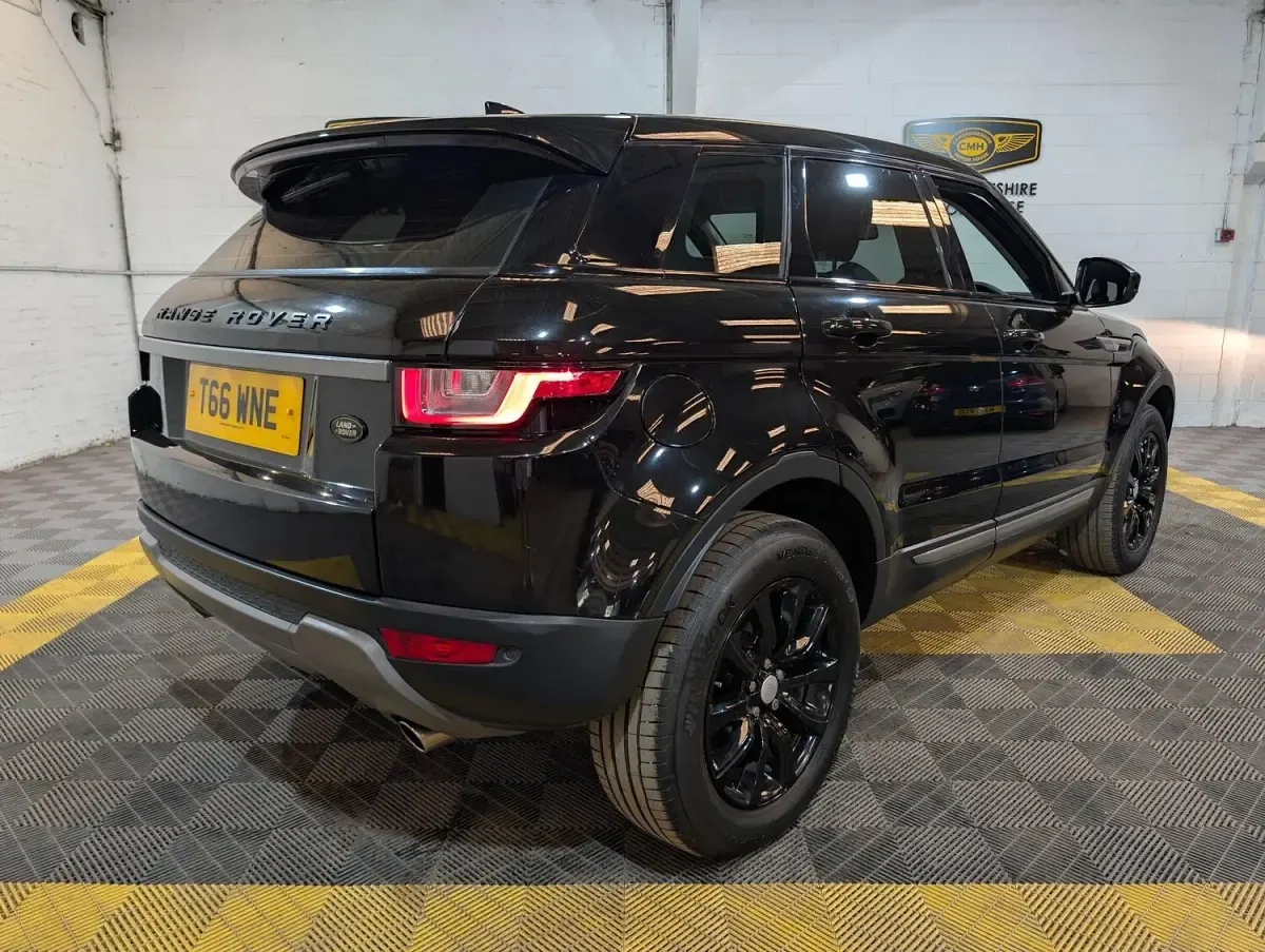 Used Land Rover Range Rover evoque SE 150 HP (110 kW) 2017 Black Estate