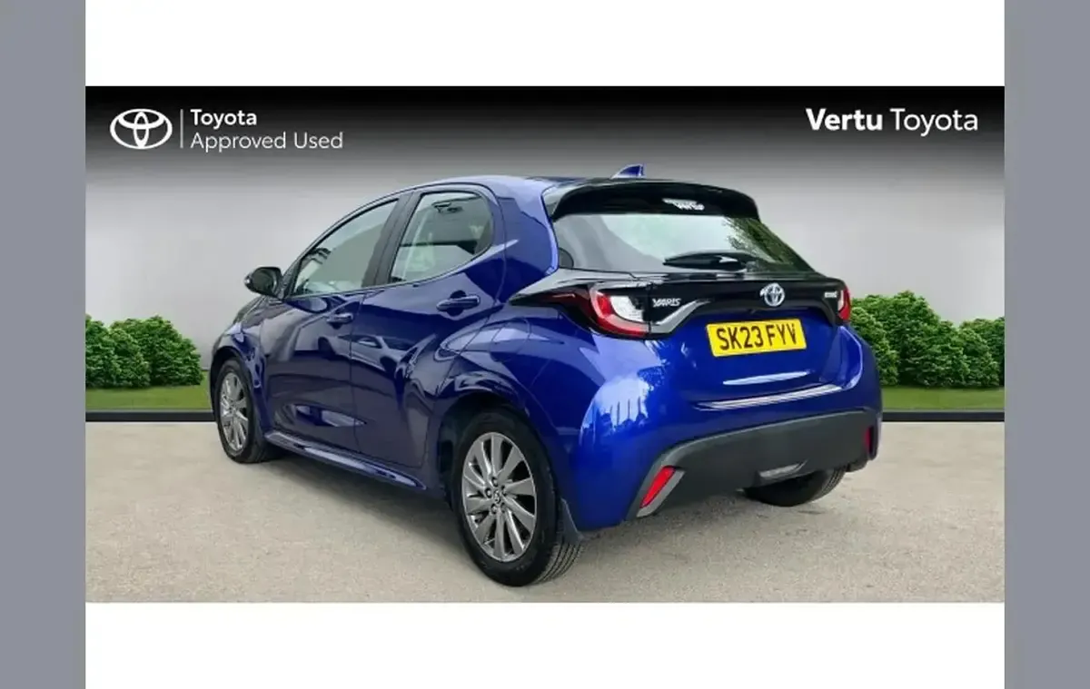 Used Toyota Yaris 113 HP (83 kW) 2023 Blue Hatchback