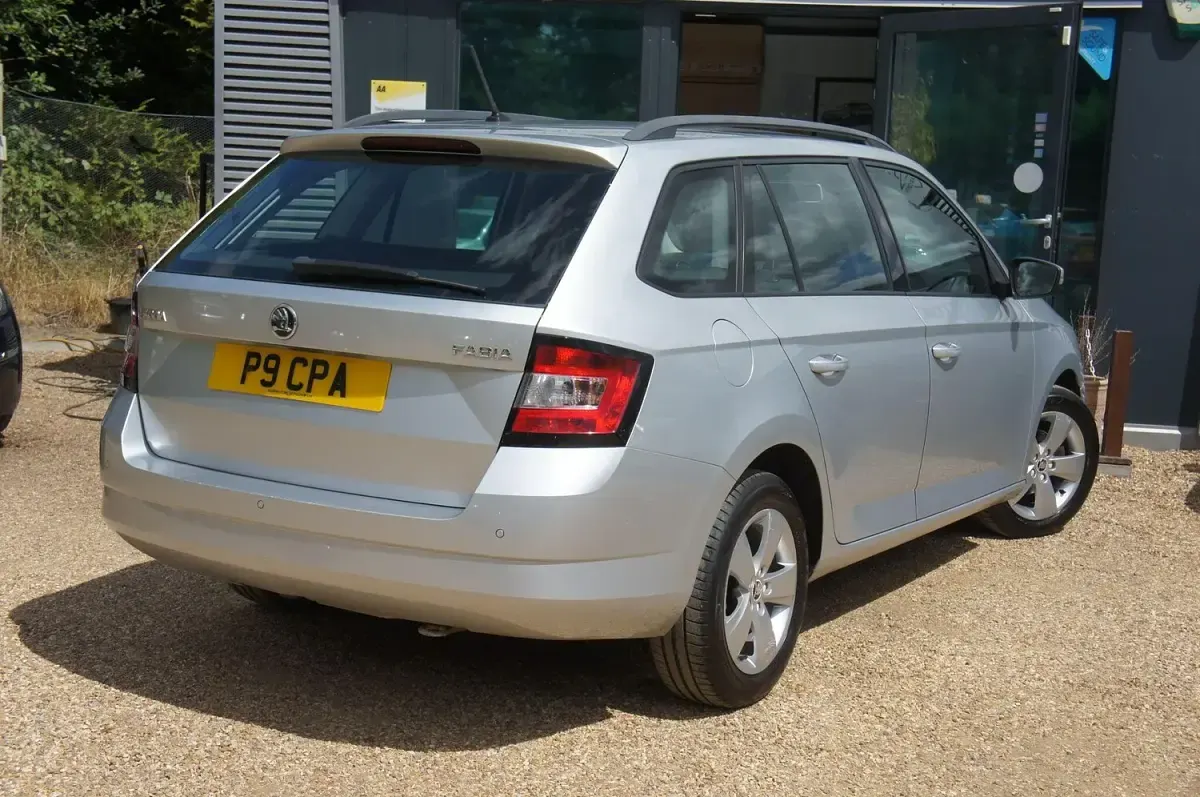 Used Skoda Fabia SE 95 HP (69 kW) 2017 Silver Estate