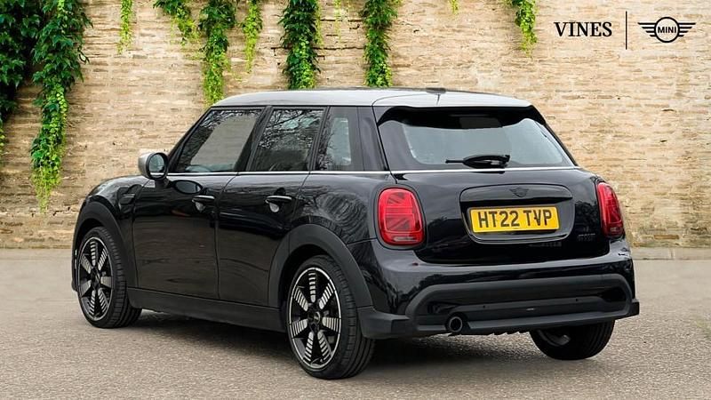 Usado Mini Cooper Exclusive 134 HP (98 kW) 2022 Preto Citadino