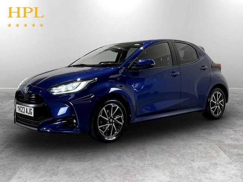 Used Toyota Yaris Hybrid Design 116 HP (85 kW) 2023 Blue Hatchback