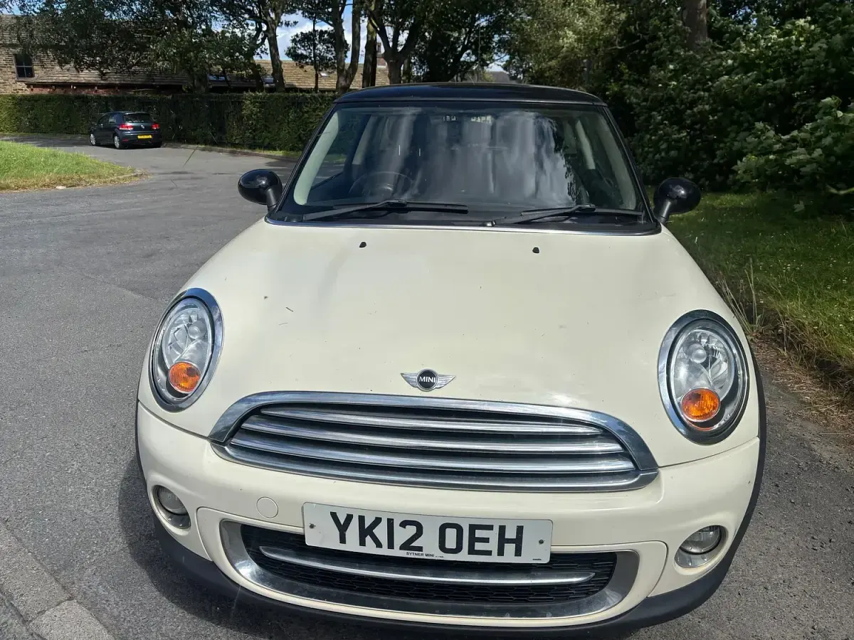 Used Mini Cooper D Hatch 112 HP (82 kW) 2012 White Hatchback