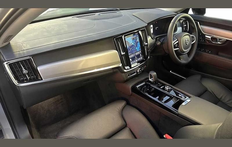 New Volvo V90 Plus 344 HP (253 kW) 2025 Grey Estate