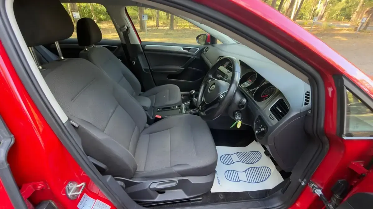 Used VW Golf VII Match 105 HP (77 kW) 2014 Red Hatchback