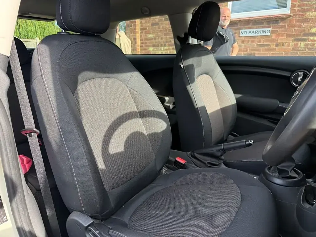 Used Mini ONE Hatch 102 HP (75 kW) 2014 White Hatchback