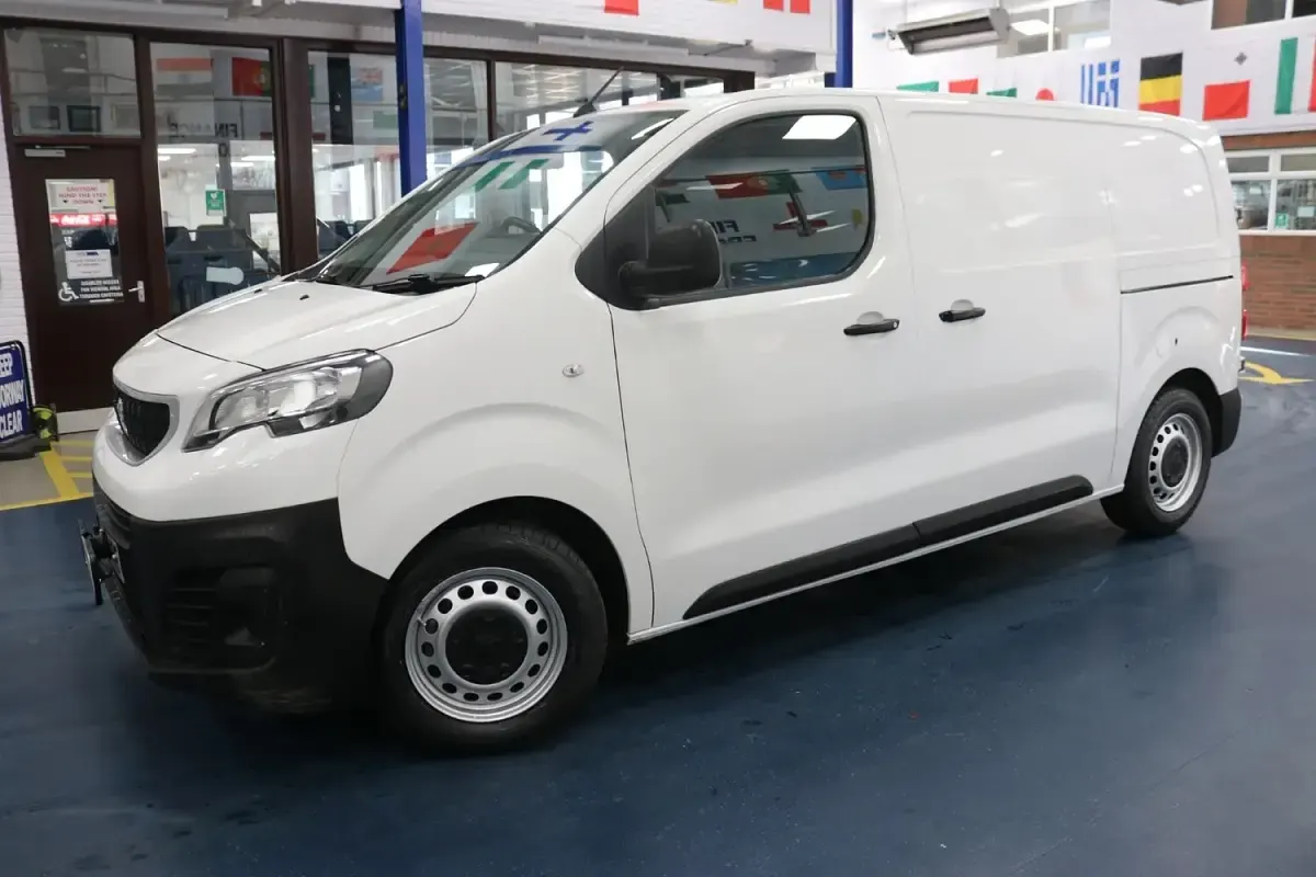 Used Peugeot Expert 100 HP (73 kW) 2020 White Van
