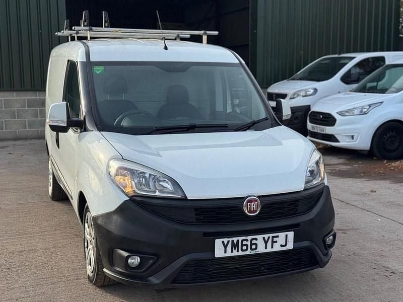 Used Fiat Doblò 90 HP (66 kW) 2017 White MPV