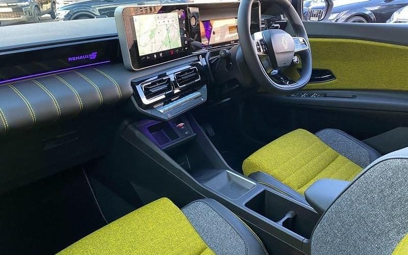 New Renault 5 E-Tech Iconic 110 kW (150 HP) 2025 Hatchback