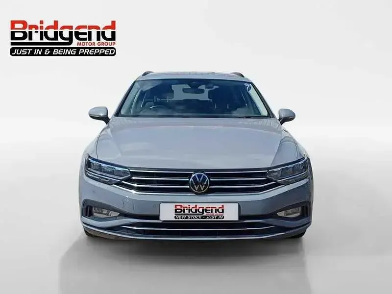 Used VW Passat SE 150 HP (110 kW) 2023 Grey Estate