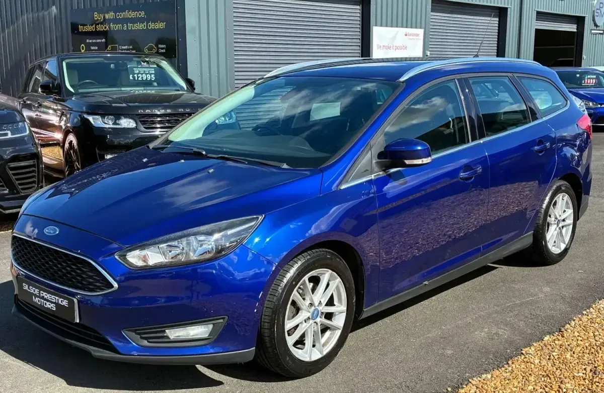 Usado Ford Focus Zetec 115 CV (84 kW) 2015 Azul Familiar