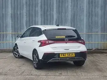 Used Hyundai i20 Premium 100 HP (73 kW) 2024 White Hatchback