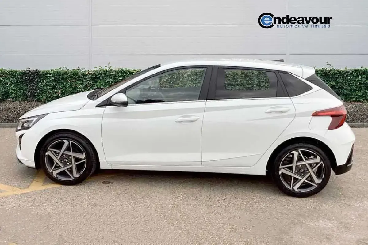 Used Hyundai i20 Premium 90 HP (66 kW) 2025 White Hatchback