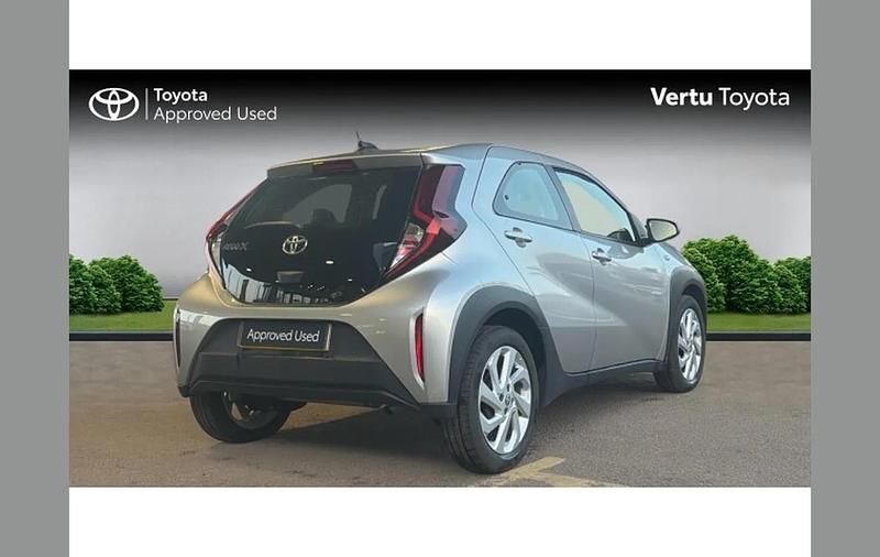 Used Toyota Aygo X PURE 72 HP (52 kW) 2023 Silver SUV