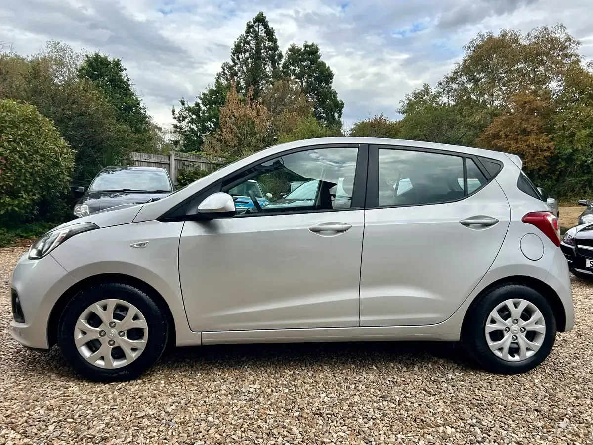 Used Hyundai i10 SE 87 HP (63 kW) 2014 Silver Hatchback