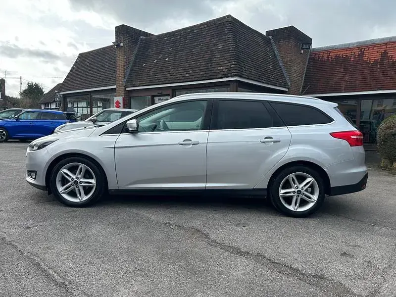Used Ford Focus Titanium 120 HP (88 kW) 2017 Silver Estate
