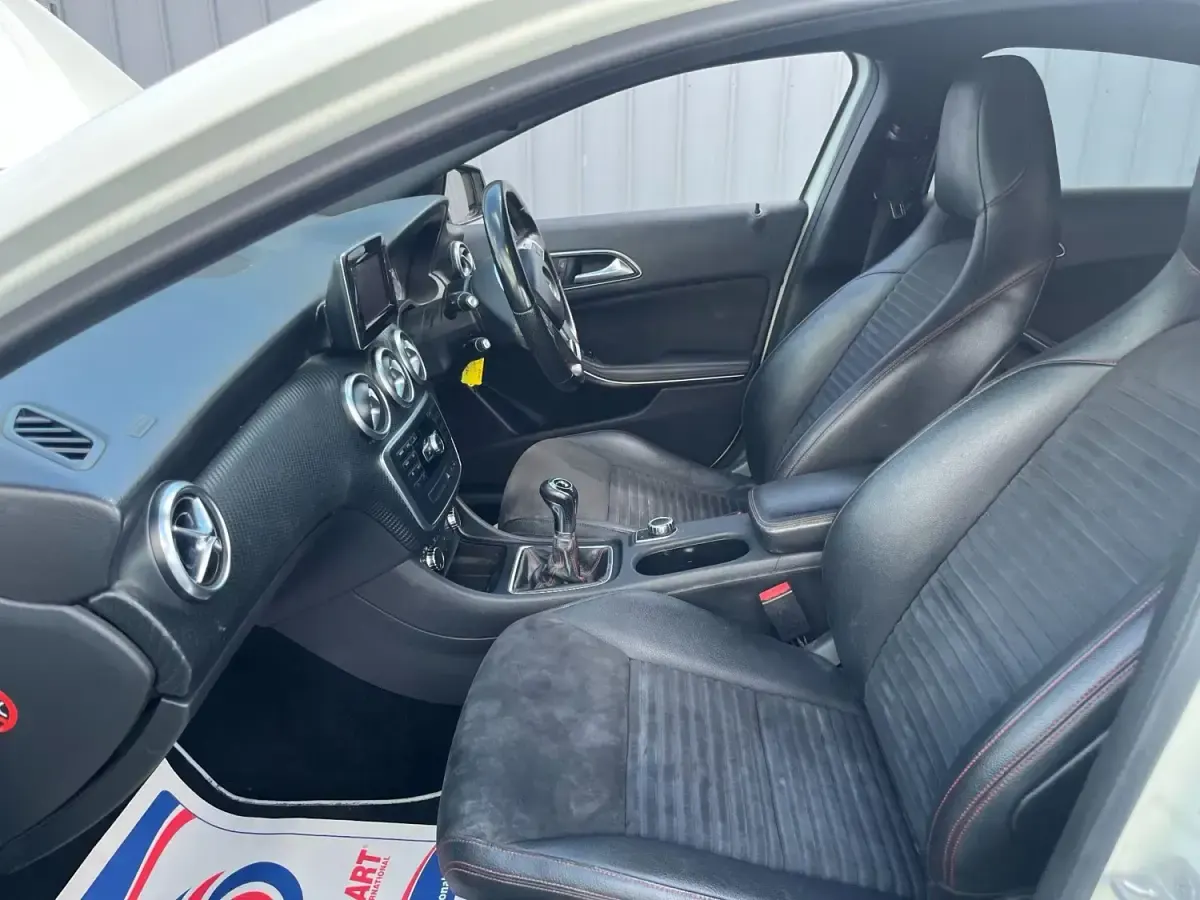 Używany Mercedes A200 AMG 2013 Biały Hatchback