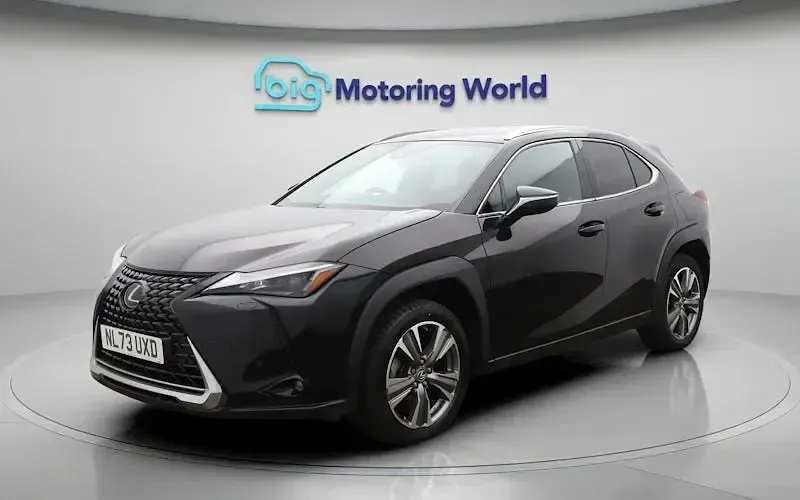 Usado Lexus UX 150 kW (204 HP) 2024 SUV