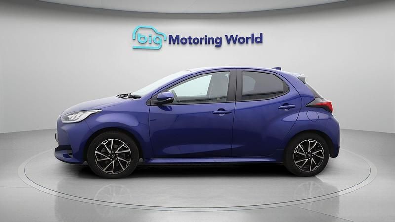 Used Toyota Yaris Hybrid Design 114 HP (83 kW) 2023 Blue Hatchback