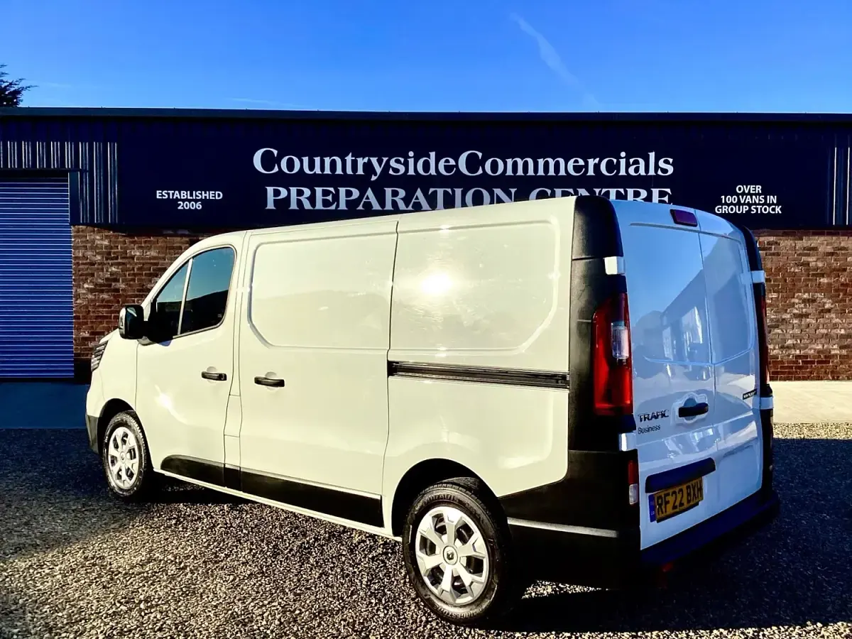 Używany Renault Trafic Business 130 KM (95 kW) 2022 Biały Minivan