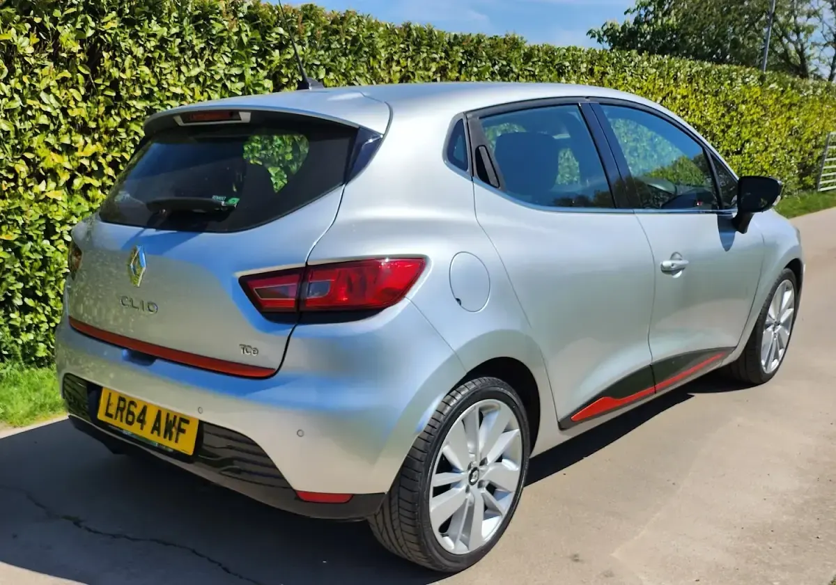 Used Renault Clio Dynamique 90 HP (66 kW) 2014 Silver Hatchback