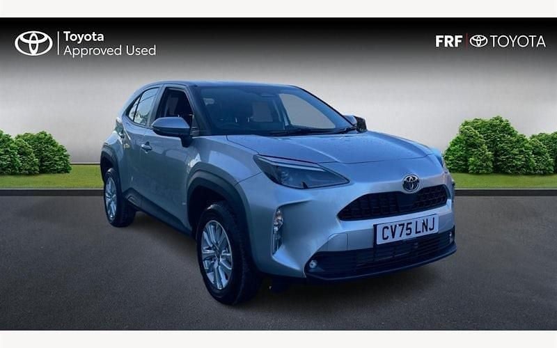 New 2025 Toyota Yaris Hybrid Estate | £23,790 (Fair price) - Image 1/4