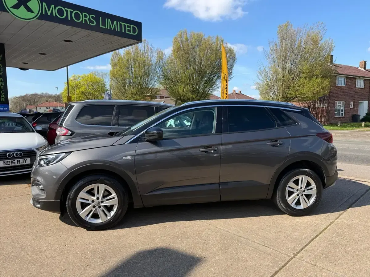 Used Vauxhall Grandland X Business Edition 130 HP (95 kW) 2019 Grey SUV
