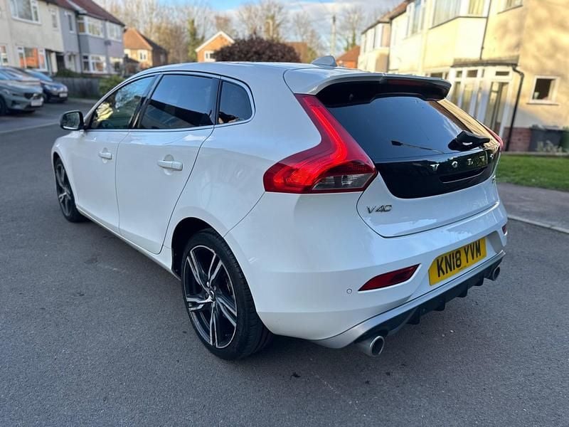 Used Volvo V40 R-Design Pro 150 HP (110 kW) 2018 White Hatchback