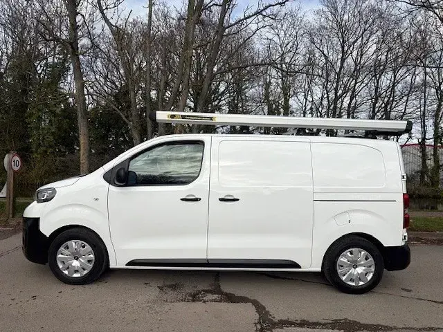 Second-hand Peugeot Expert 2021 Alb Van