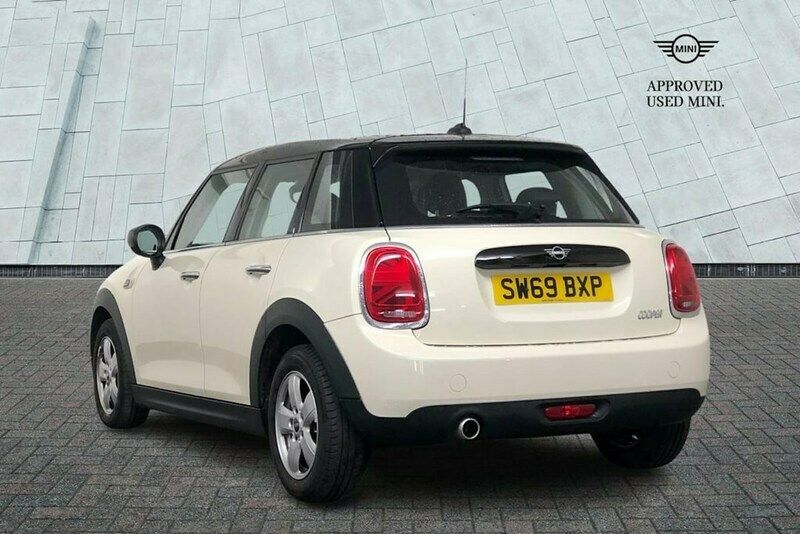 Used Mini Cooper Classic 136 HP (100 kW) 2019 White Hatchback