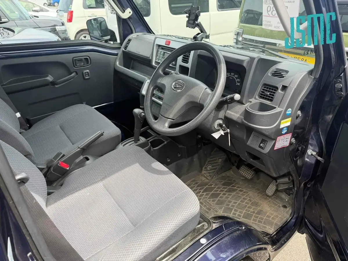 Used Daihatsu Hijet 2016 Blue MPV