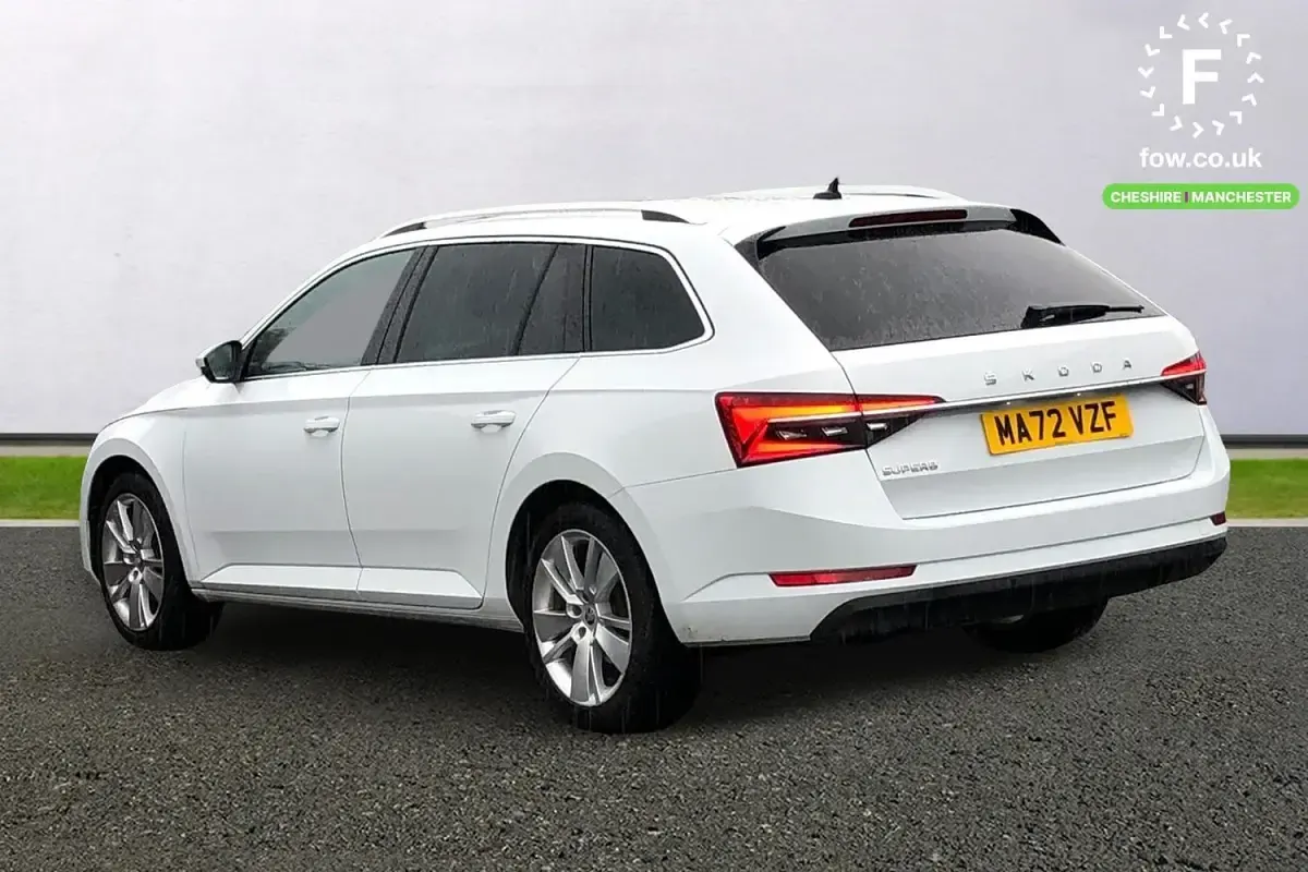 Usado Skoda Superb SE L 150 CV (110 kW) 2022 Blanco Familiar