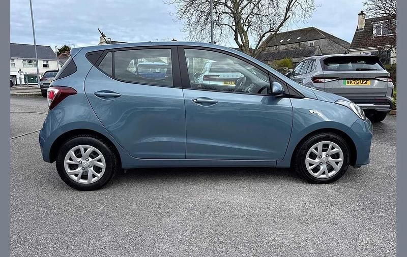 Used Hyundai i10 SE 87 HP (63 kW) 2017 Blue Hatchback