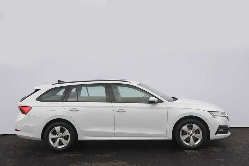 Used Skoda Octavia SE 150 HP (110 kW) 2021 White Estate