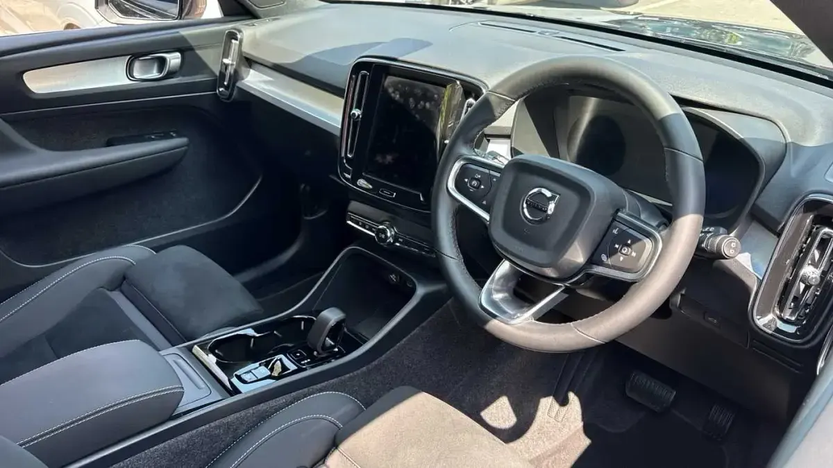 Used Volvo XC40 Plus 194 HP (142 kW) 2025 Black SUV