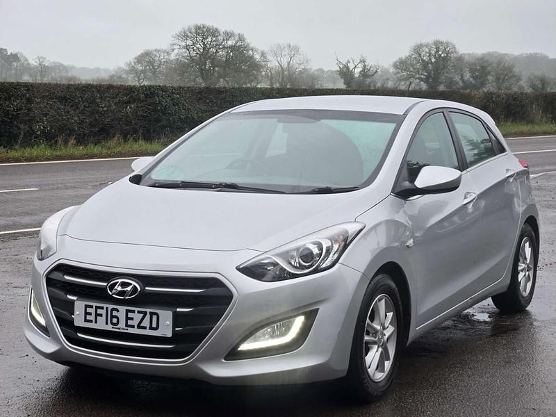Used Hyundai i30 SE 110 HP (80 kW) 2016 Silver Hatchback