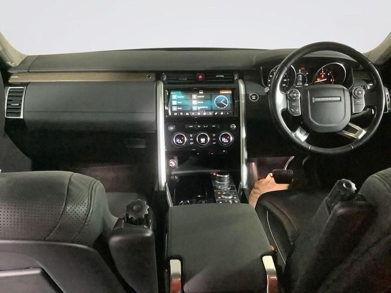 Used Land Rover Discovery 5 HSE 240 HP (176 kW) 2017 Red SUV