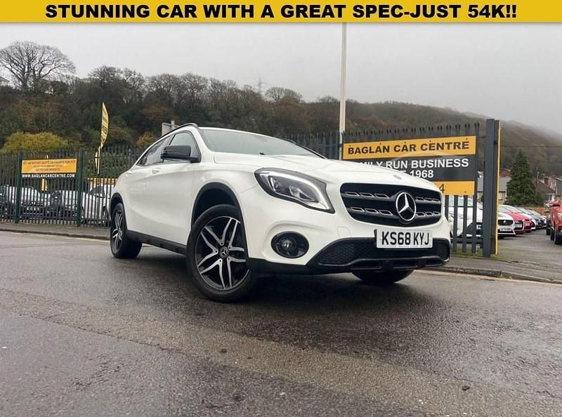 Used Mercedes GLA180 Urban 122 HP (89 kW) 2018 White SUV