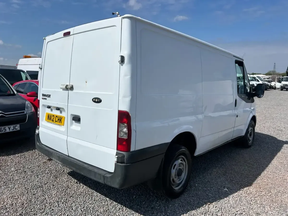 Usado Ford Transit 85 HP (62 kW) 2012 Branco Van