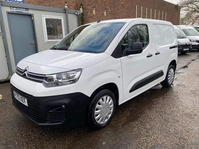White Used 2020 Citroën Berlingo MPV | £7,995 (Good price) - Image 1/4