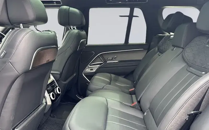 Used Land Rover Range Rover 530 HP (389 kW) 2023 Grey SUV