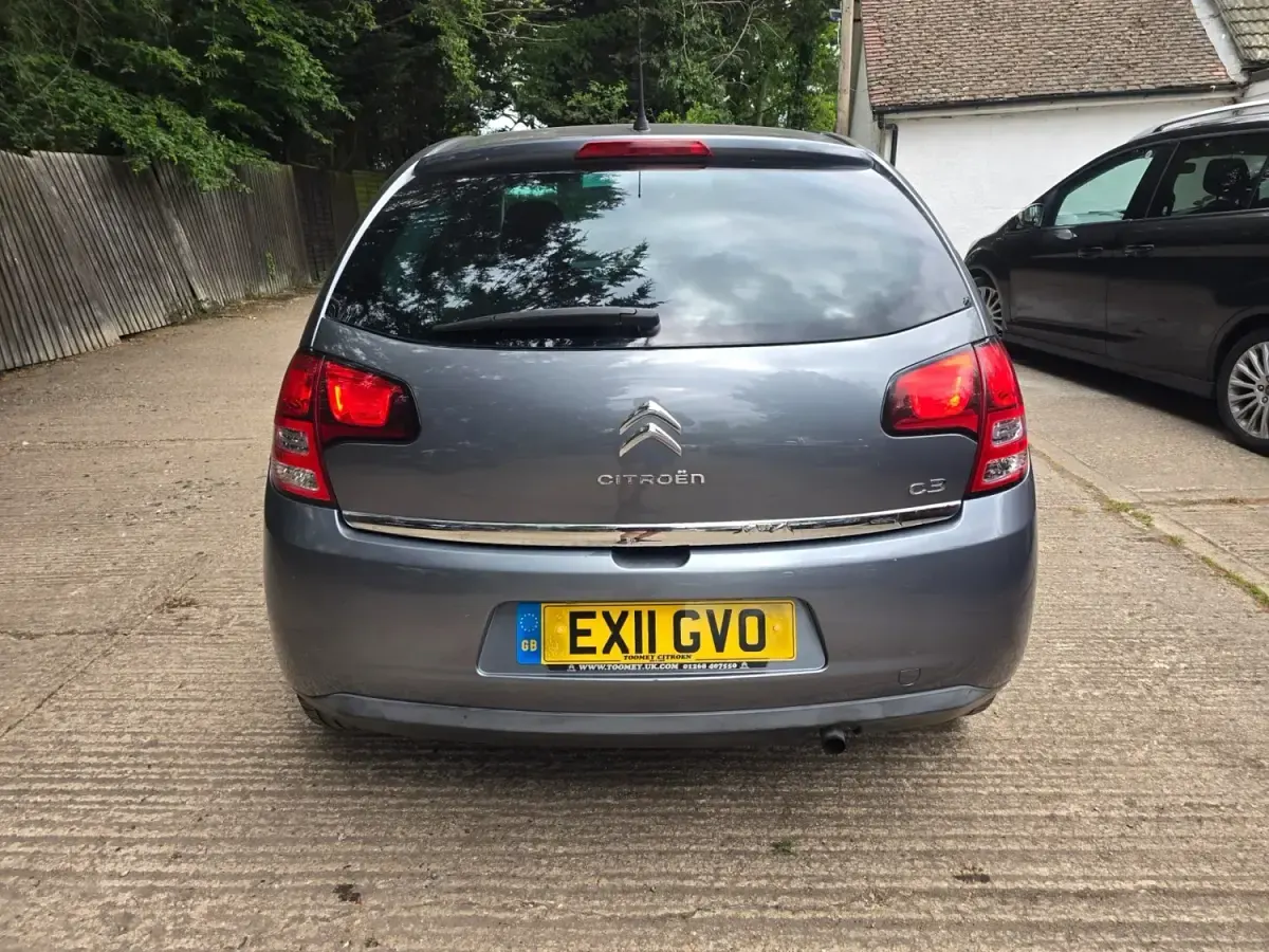 Usado Citroën C3 68 HP (50 kW) 2011 Cinzento Citadino