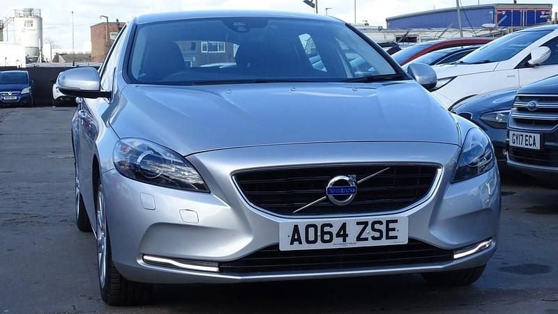 Usado Volvo V40 SE Lux 115 HP (84 kW) 2014 Prateado Citadino