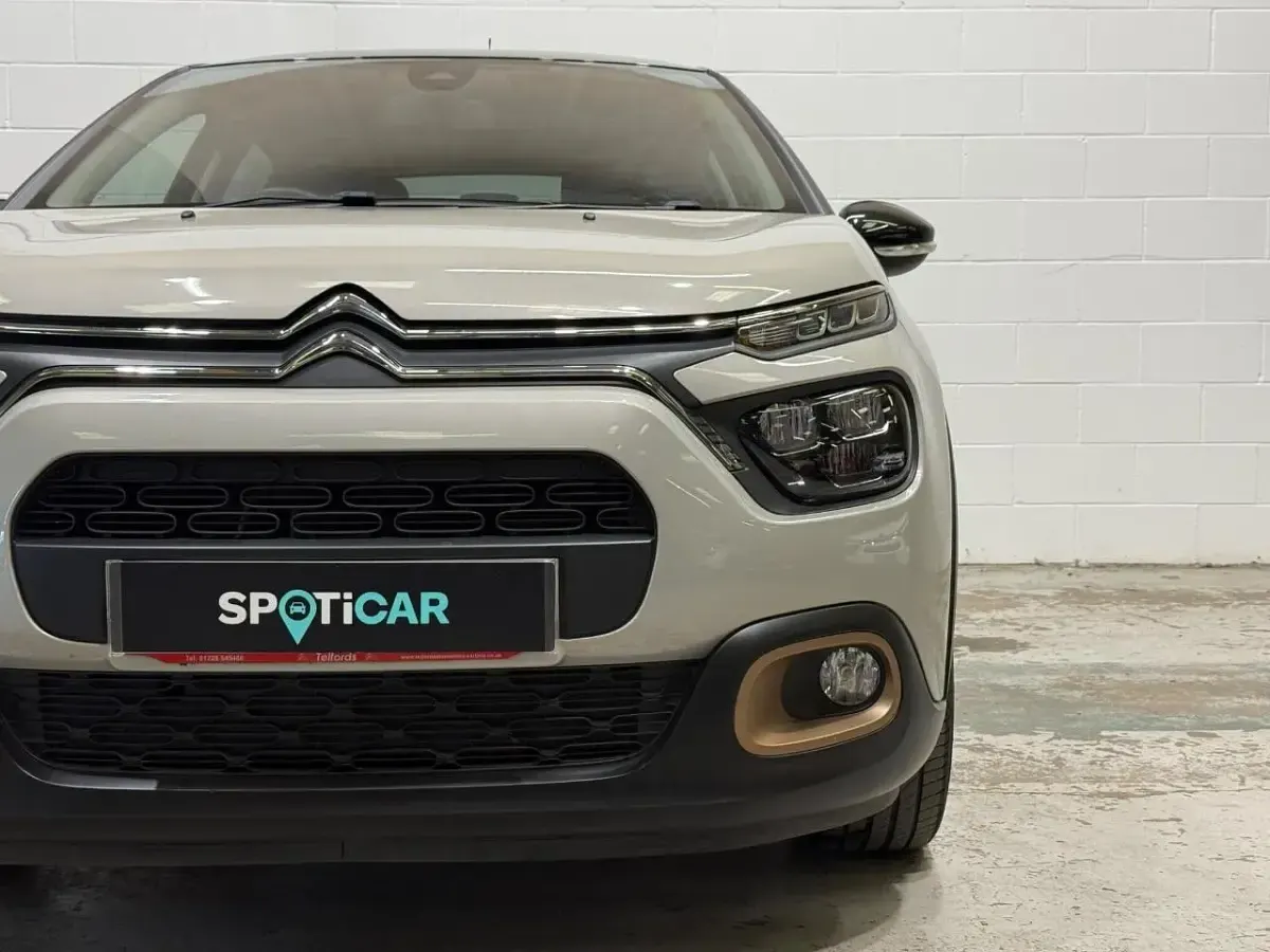 Used Citroën C3 PureTech 82 HP (60 kW) 2022 Brown Hatchback