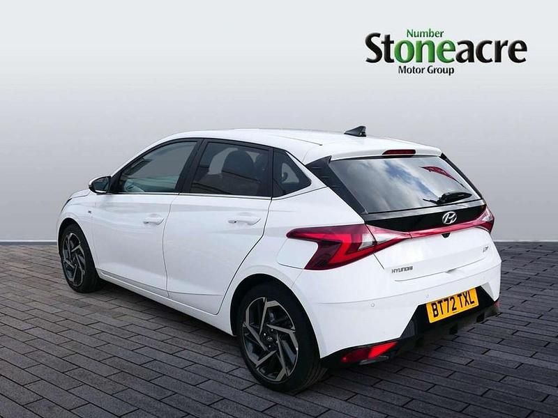 Used Hyundai i20 Premium 100 HP (73 kW) 2022 White Hatchback
