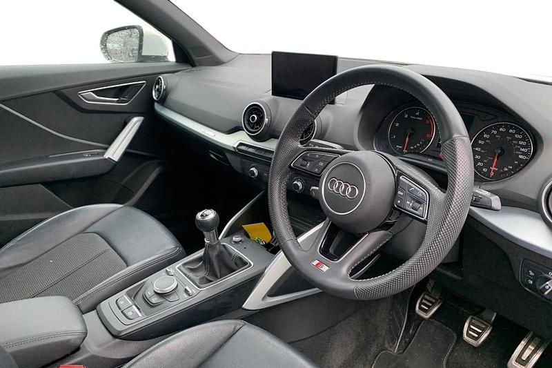 Used Audi Q2 S-Line 116 HP (85 kW) 2019 White SUV