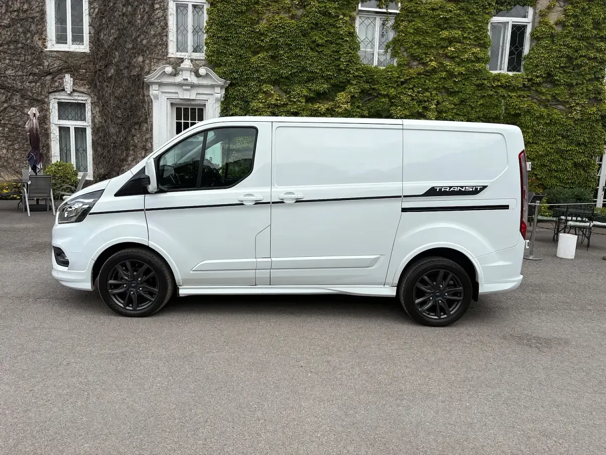 Used Ford Transit Custom Sport 185 HP (136 kW) 2021 White Van