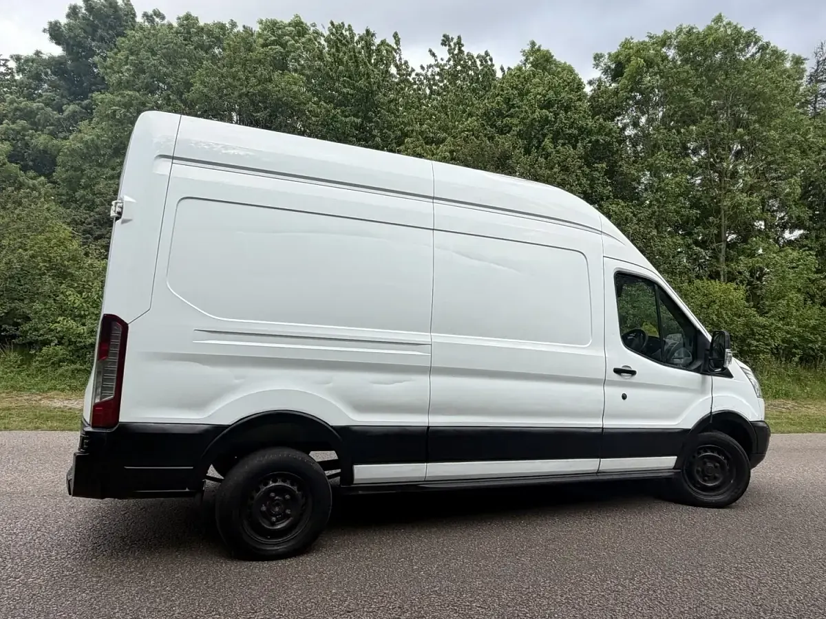 Used Ford Transit 125 HP (91 kW) 2015 White Van