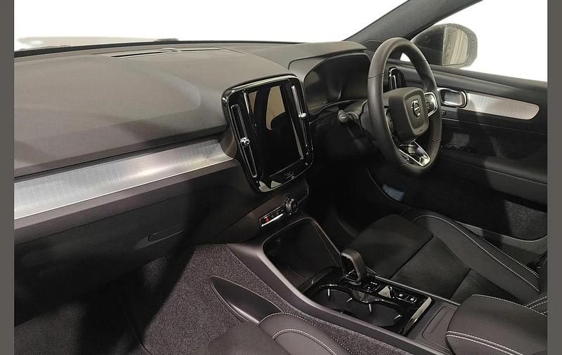 Used Volvo XC40 Plus 161 HP (118 kW) 2025 Silver SUV